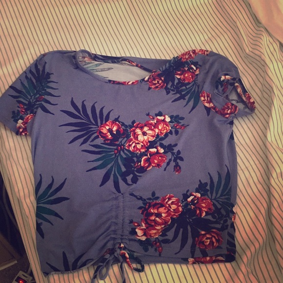 Tops - I m selling my new outfit to my closet